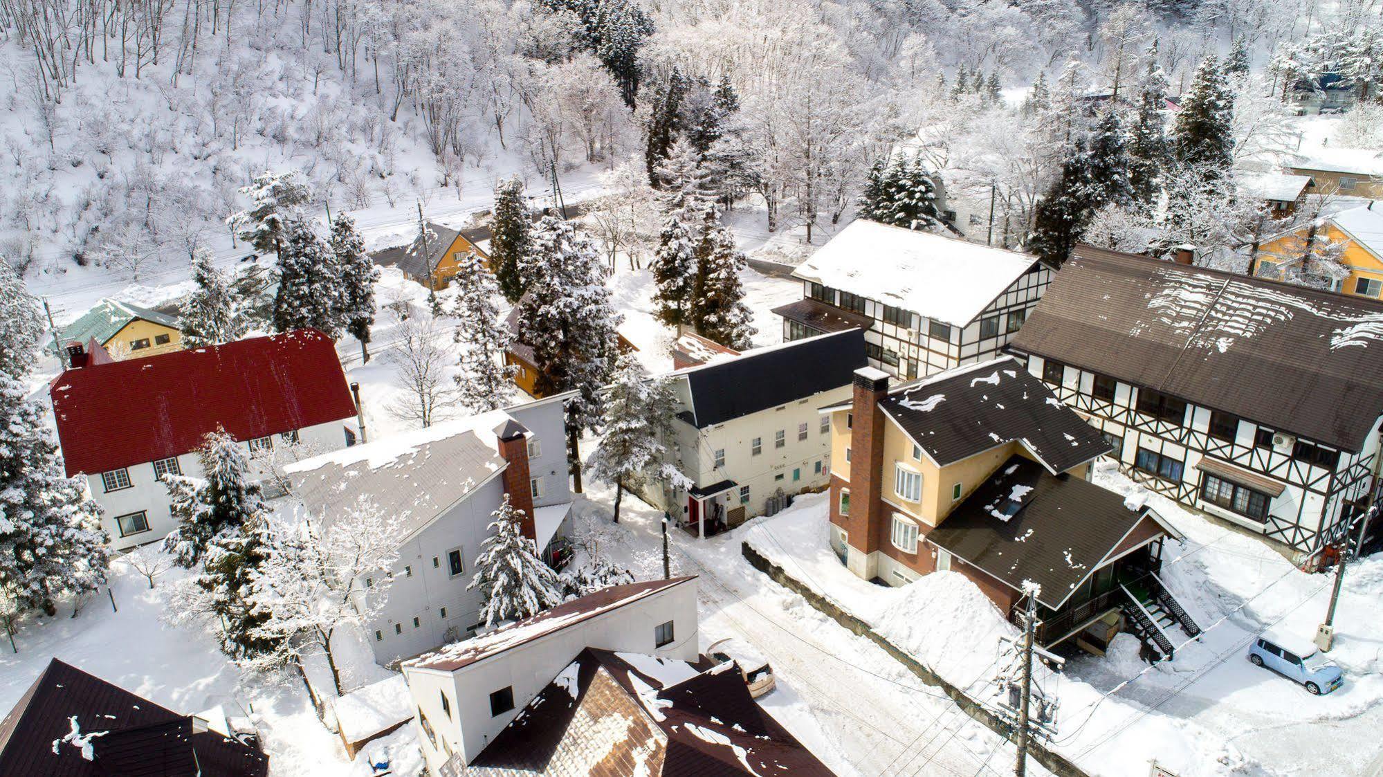 Red Door Lodge Хакуба-Мура Экстерьер фото